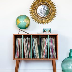 Mueble para discos “Tainted Love”