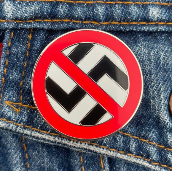 Pin Antinazis